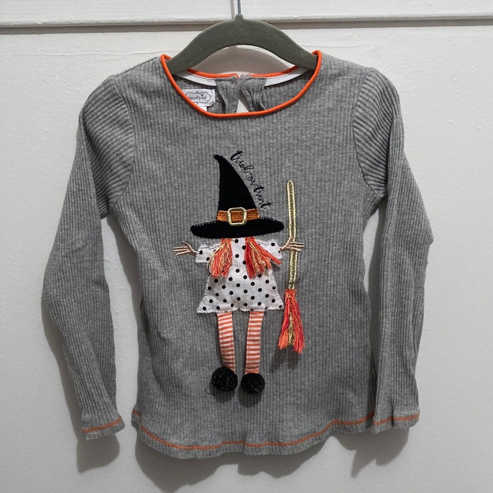 Mudpie 2T-3T Halloween themed shirt with 3D witch. EUC